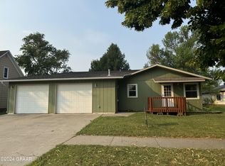 210 4th Ave S, Crookston, MN 56716