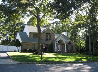 24 Sturrock Way, East Setauket, NY 11733