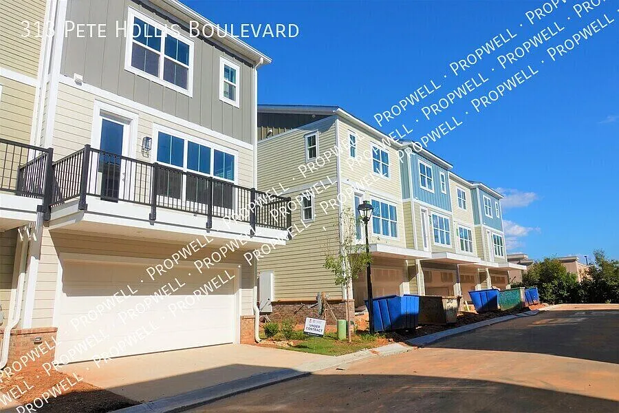3 bed, 3.5 bath, 2050 sqft, $2,950 — Photo 3