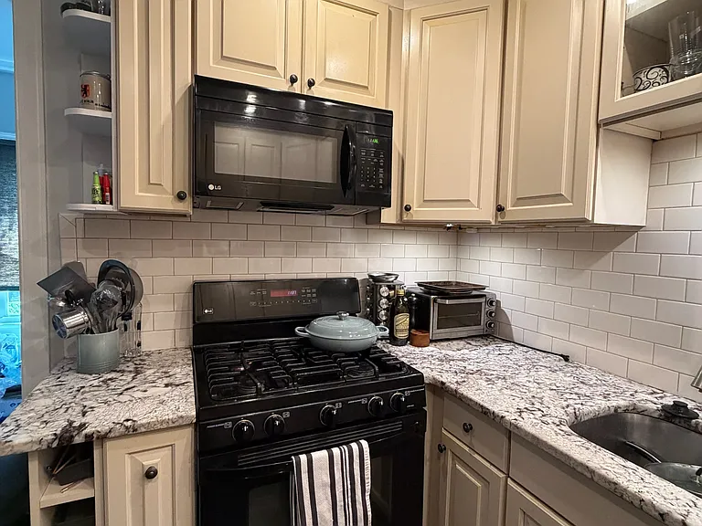 411 11th St NE — Photo 31