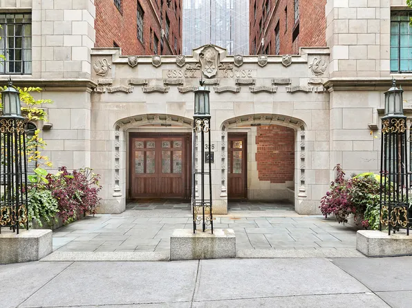 325 East 41st Street image 8 of 8