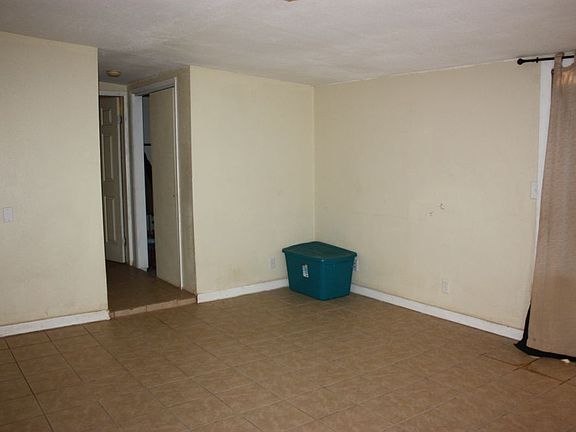 3rd image of 664 E Prickly Pear Dr