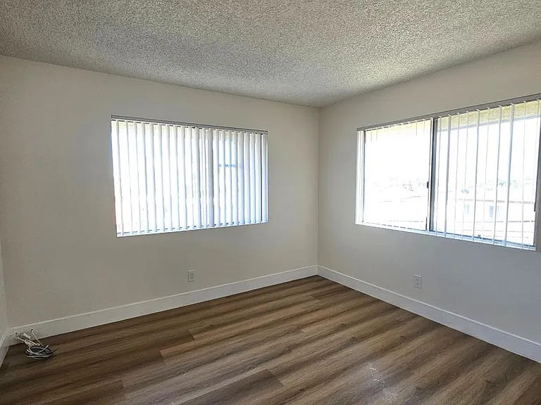 815 Centinela Ave — Photo 5