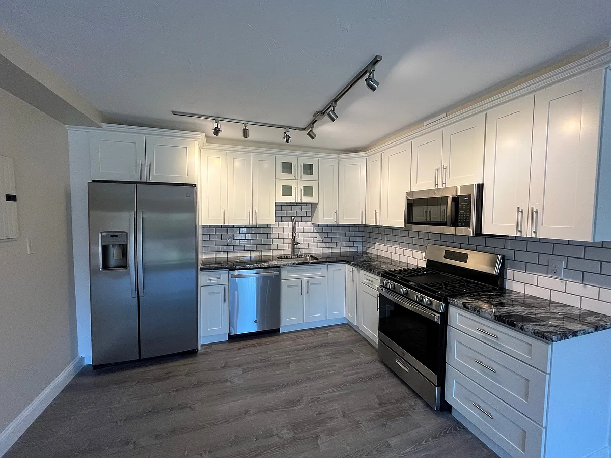 Building Photo - 5620 Rippey St #306