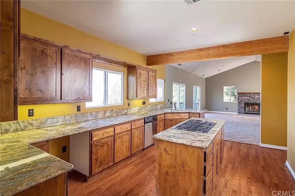 1250 Brentwood Dr — Photo 4