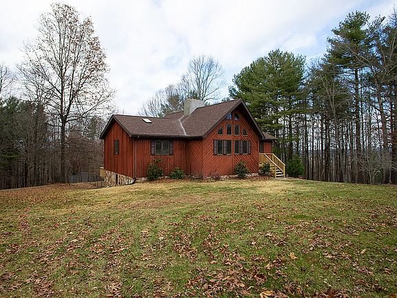 2nd image of 212 Blueberry Ln