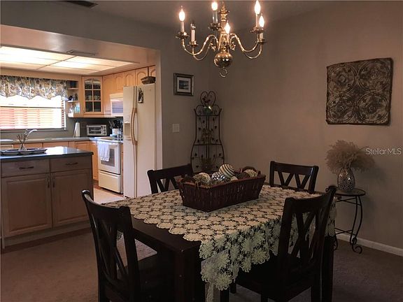 5th image of 675 Broadmoor Cir