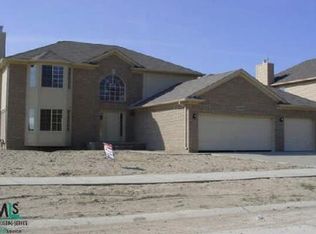21608 Doral Ct, Update, MI
