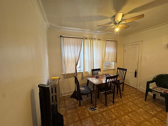 4th image of 4015-4023 W School St #4023-2E