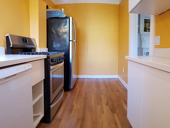 3rd image of 251 Ashbury St APT 3