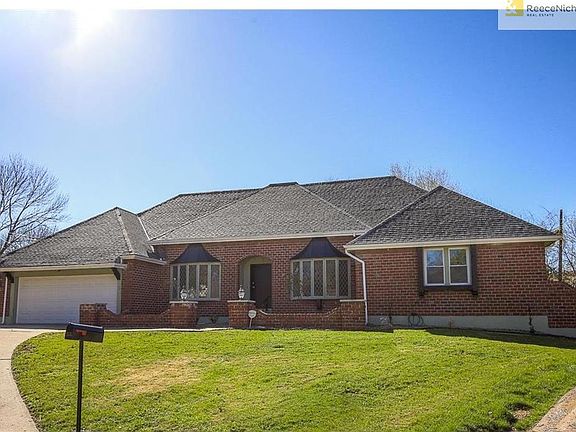 Completely remodeled home at the back of a quiet cul de sac!