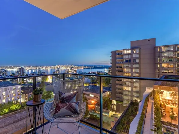 135 E 13th St #1004, North Vancouver, BC V7L 2L8
