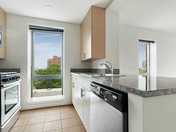 3rd image of 15350 89th Ave APT 1124