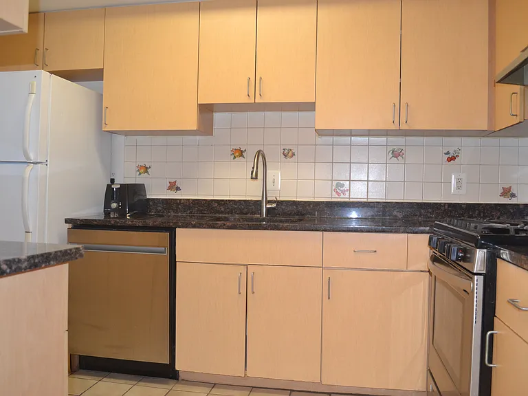 722 Quince Orchard Blvd #201 — Photo 8