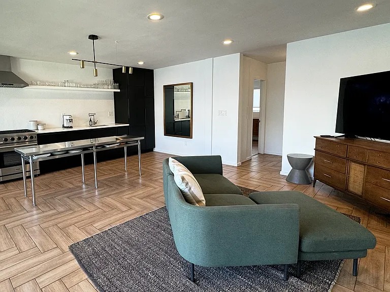 810 Orange Grove Ave #6 — Photo 2
