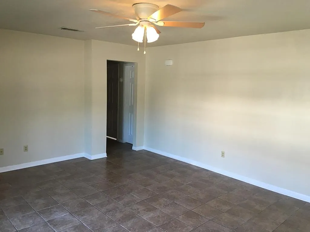 800 Belton Lane — Photo 3