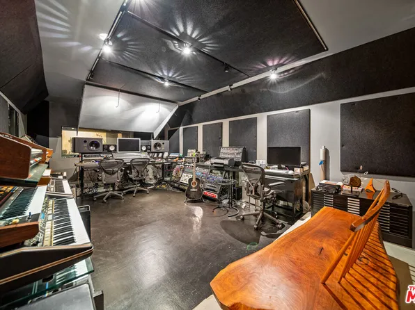 816 Seward St, Los Angeles, CA 90038