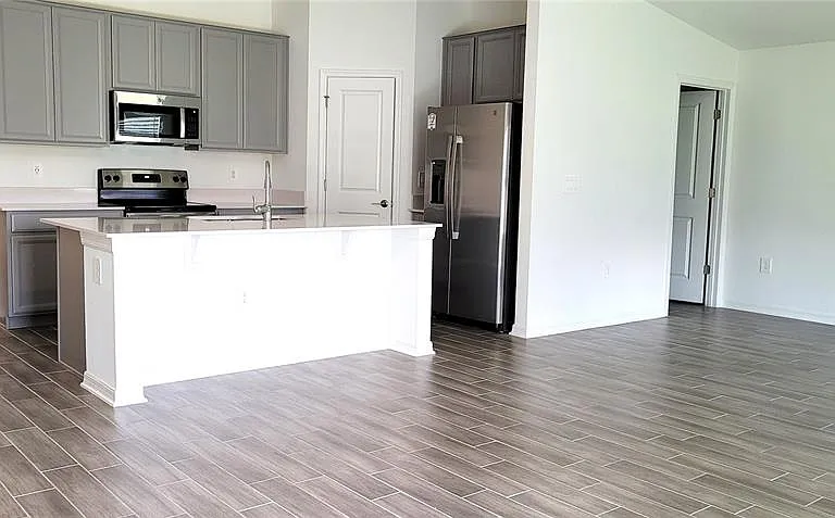 707 Staffora St — Photo 32