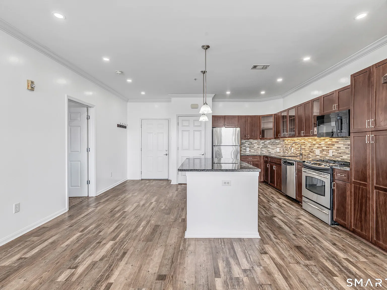 3 bed, 2.0 bath, 1359 sqft, $4,000 — Photo 3