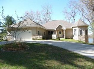 E1042 Whispering Pines Rd, Waupaca, WI 54981