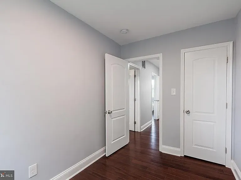 837 Tolna St — Photo 13