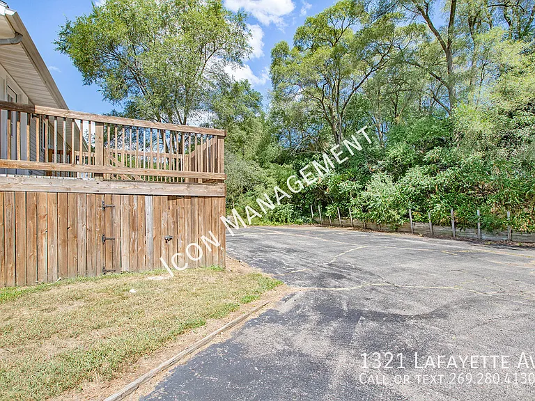 1321 Lafayette Ave — Photo 17