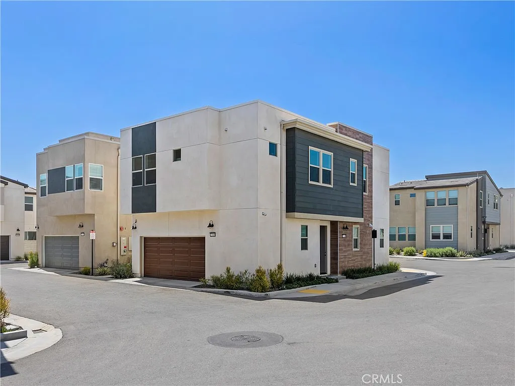 3 bed, 2.5 bath, 1791 sqft, $5,500 — Photo 4
