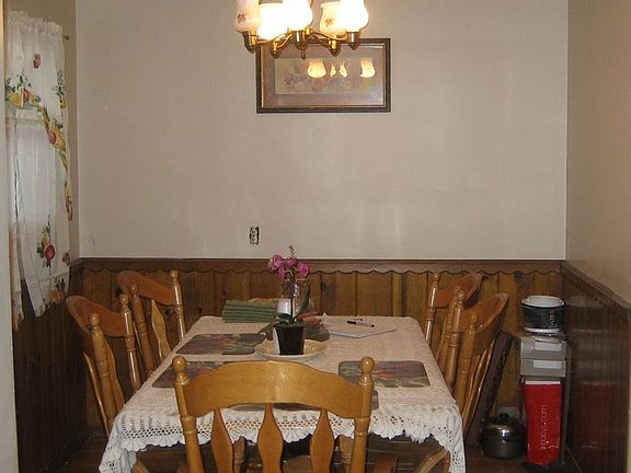 2nd image of 13808 Wyandotte St