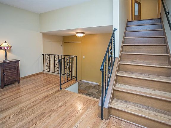 3rd image of 6778 Stafford Dr