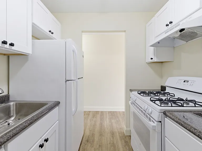 East Bay Apartments — Photo 15