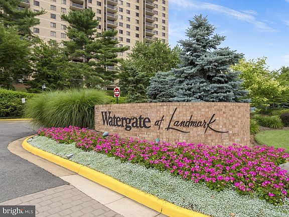 2nd image of 307 Yoakum Pkwy APT 1718