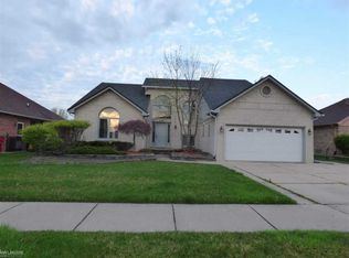 50860 Cambridge Dr, Macomb, MI 48044