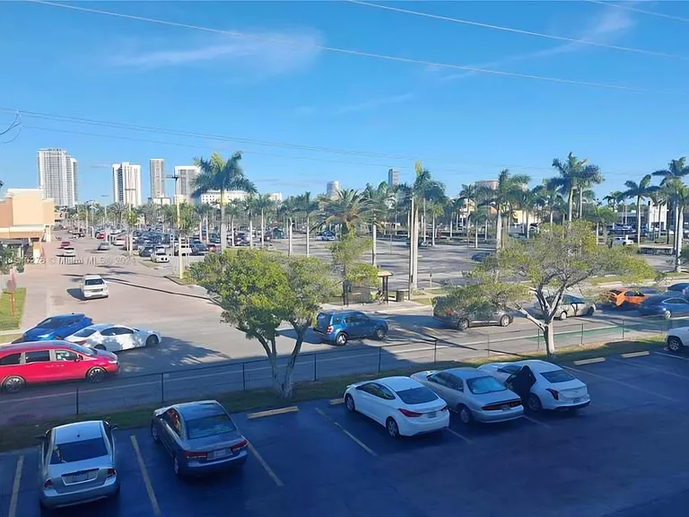 1333 E Hallandale Beach Blvd #305 — Photo 4