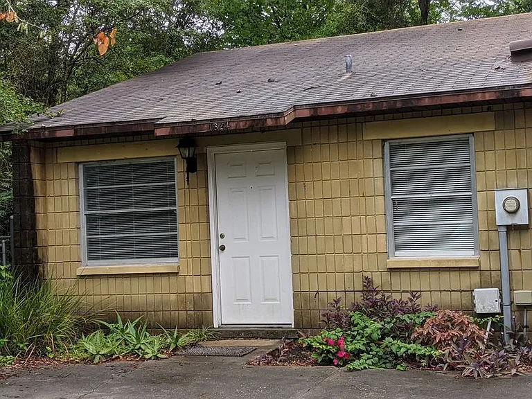 1824 SW 70th Ter — Photo 3