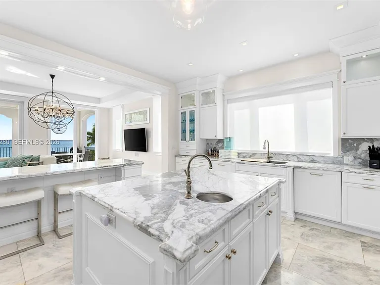 1460 S Treasure Dr — Photo 22