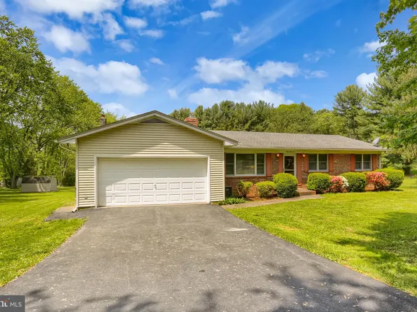 4042 Grande View Dr, Pylesville, MD 21132