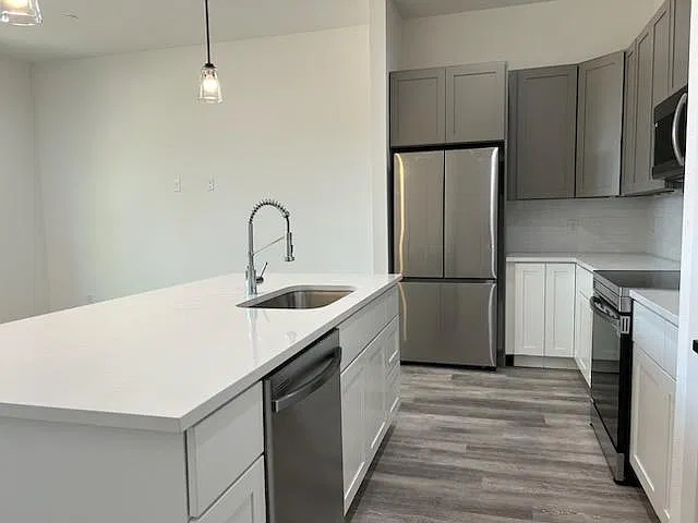 3 bed, 2.5 bath, 1596 sqft, $2,450 — Photo 3