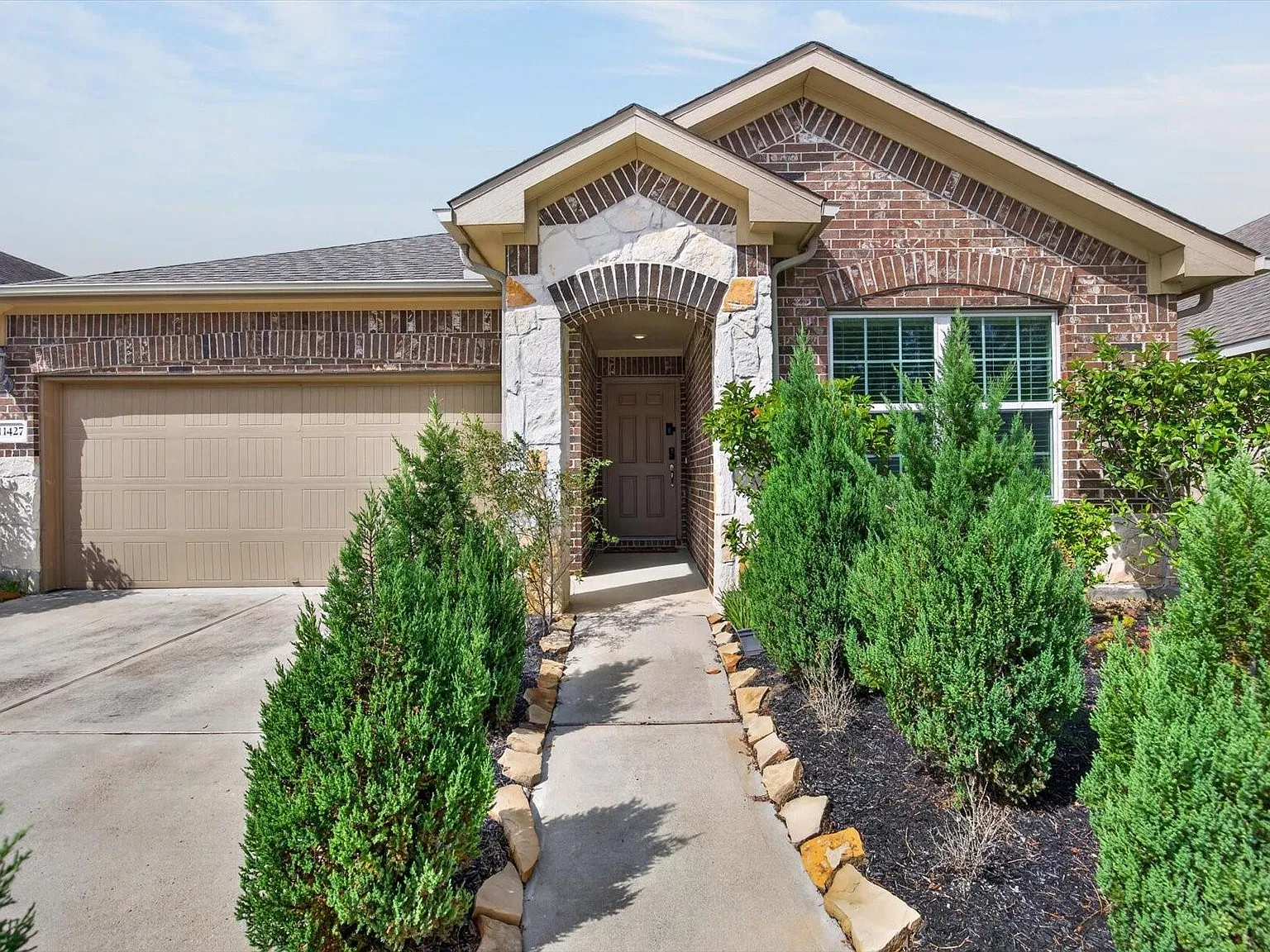 3 bed, 2.0 bath, 1531 sqft, $2,300 — Photo 4