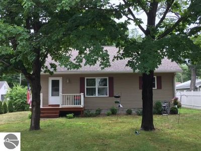 919 Avenue E E, Traverse City, MI, 49686