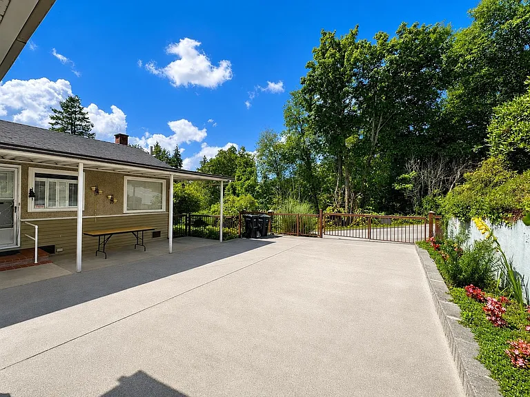 4409 Marine Dr — Photo 3