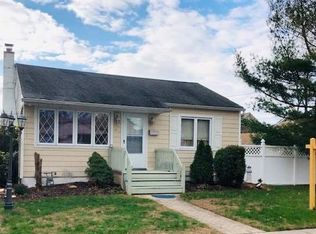 14 Wenman Ave, Bay Shore, NY 11706