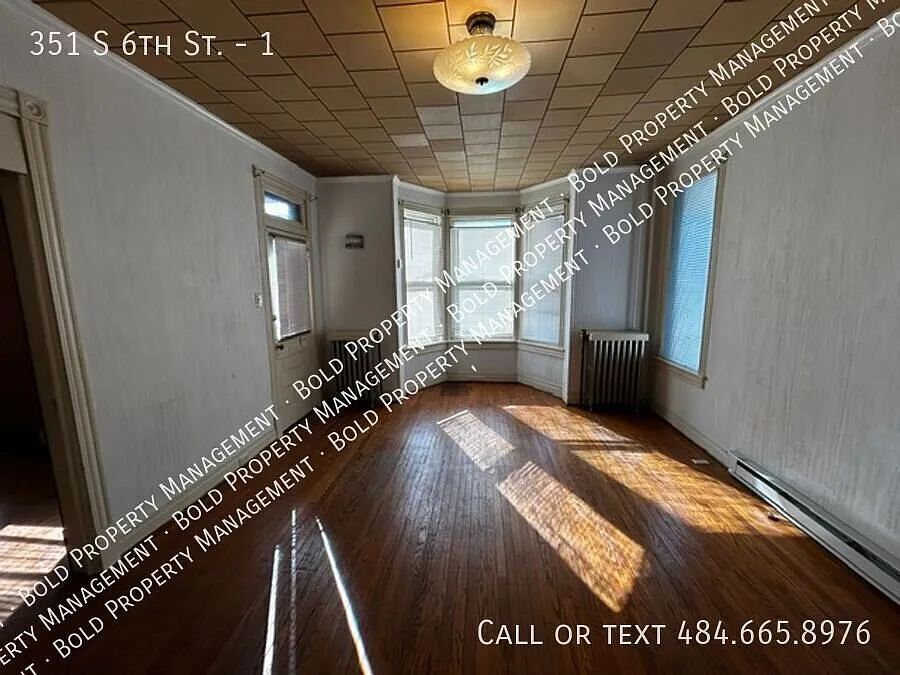 2 Bedroom 1 Bath Apartment — Photo 2