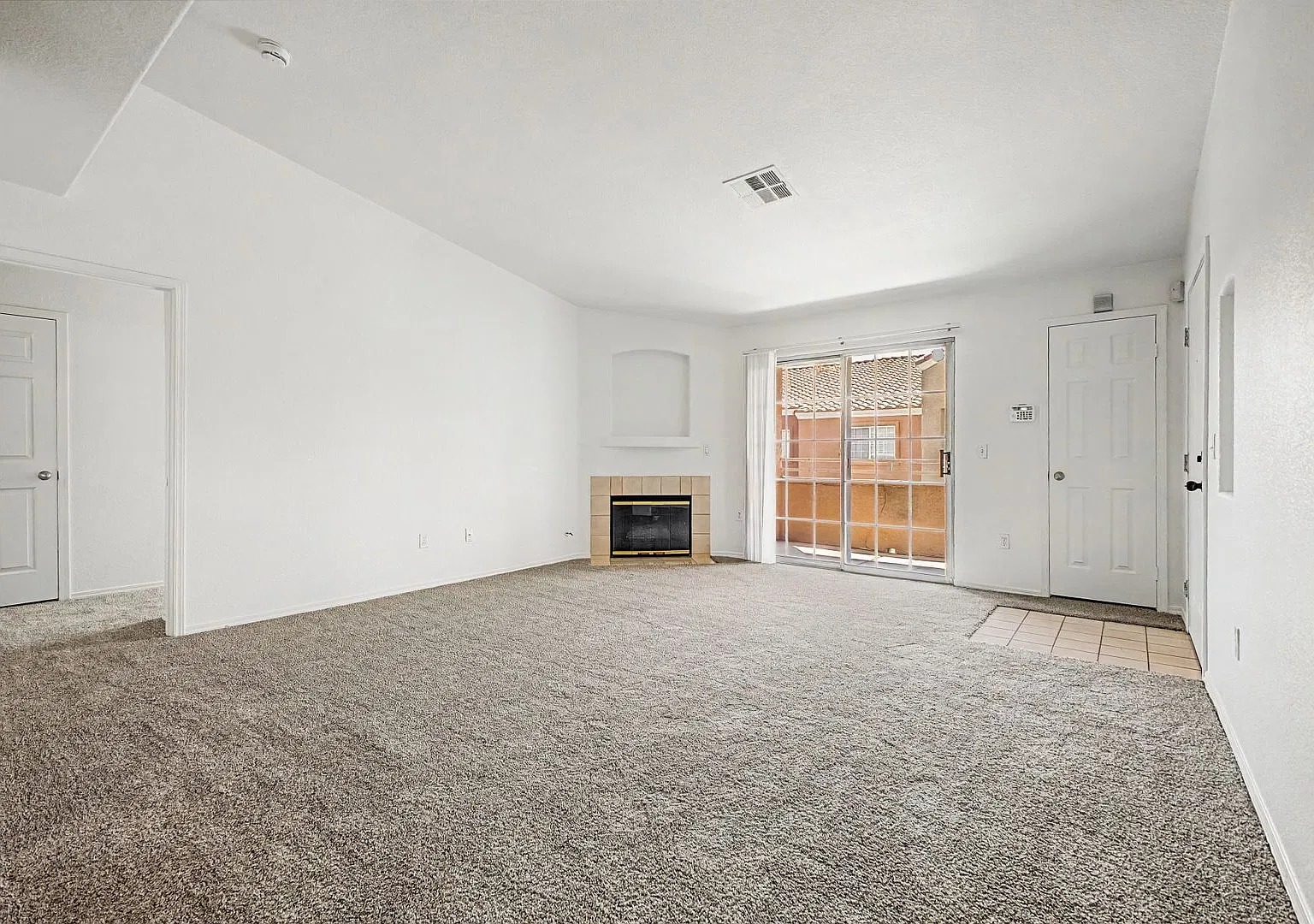 *2 Weeks Free Rent For Qualified Applicants With Immediate Move In Hcvp Considered! *Cute Condo I... — Photo 4