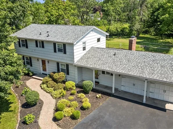 30 Buttermilk Hill Rd, Pittsford, NY 14534
