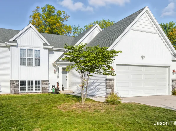 5829 Birdsong Ct SE, Kentwood, MI 49508