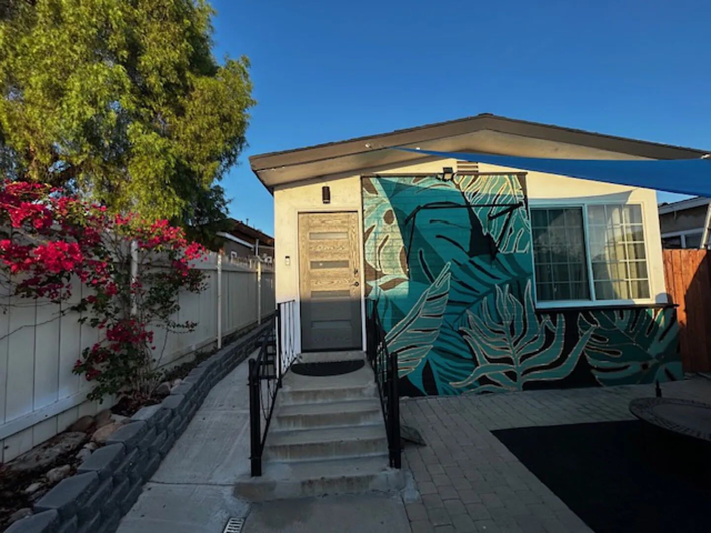 Modern 2BR w/ Gym Gear, Office, Full Kitchen & Outdoor Space — Photo 3