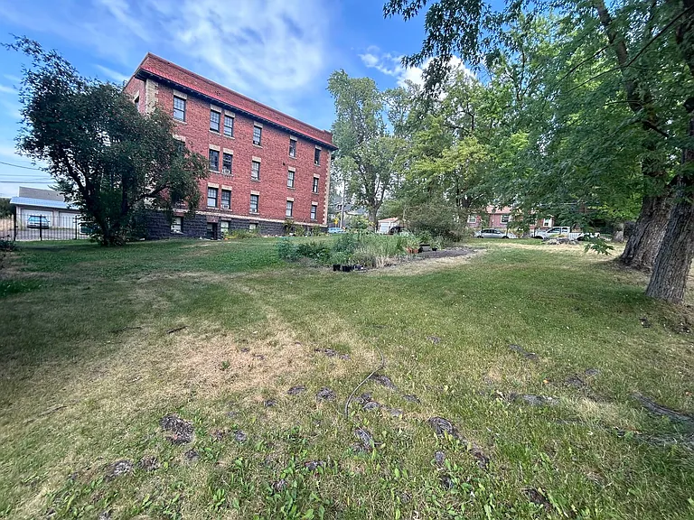 Historic Harold Apartments on Lower South Hill! — Photo 23