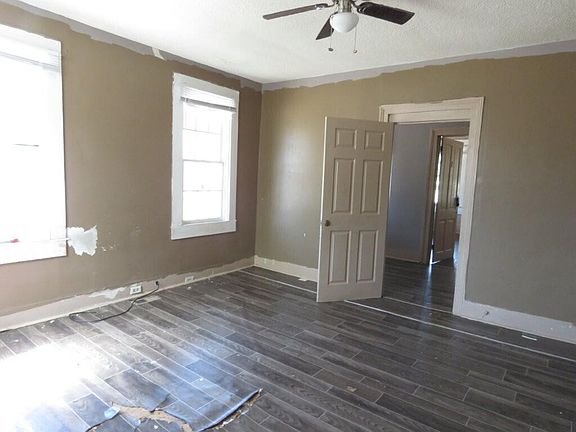 8th image of 936 Glover St