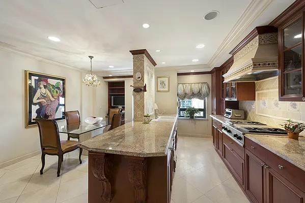 Sold by Nest Seekers International | media 6