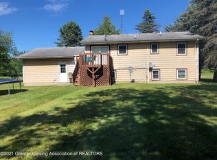 9620 Woodlawn Ct, Perrinton, MI 48871